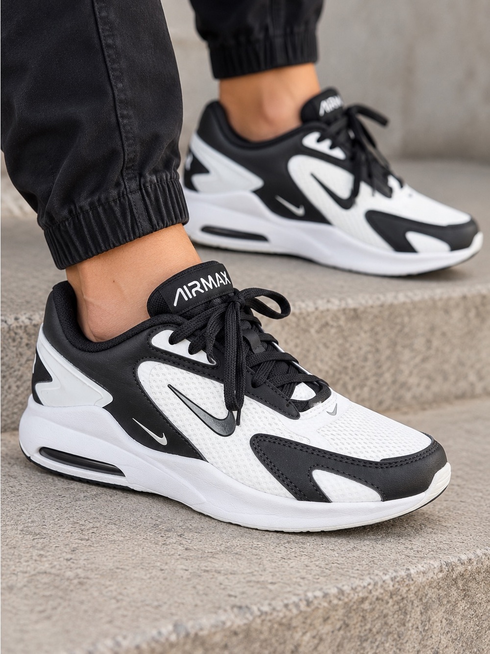 Nike Air Max Bolt Women’s Size 5 Black White Athletic Sneakers